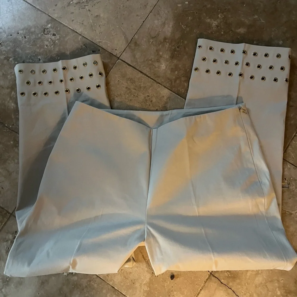 Jones New York signature 6 petite capris NWOT gold accents at hem - Picture 9 of 10